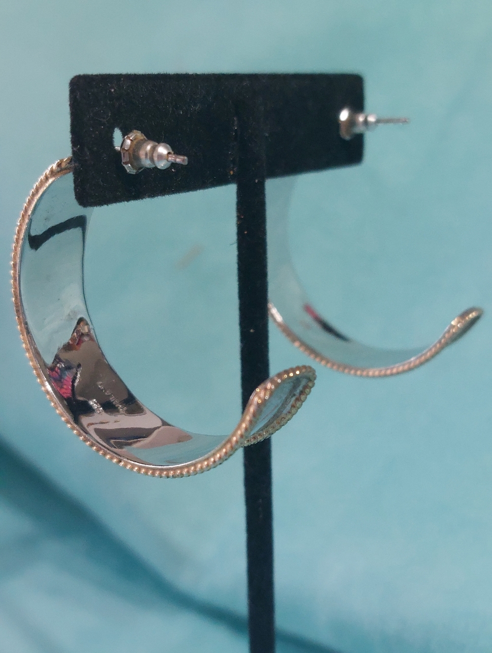 Vintage Two-Tone Thai 925 Sterling Leaf/Fern Engraved 1.5" Hoop Pierced Earrings - Picture 7 of 10